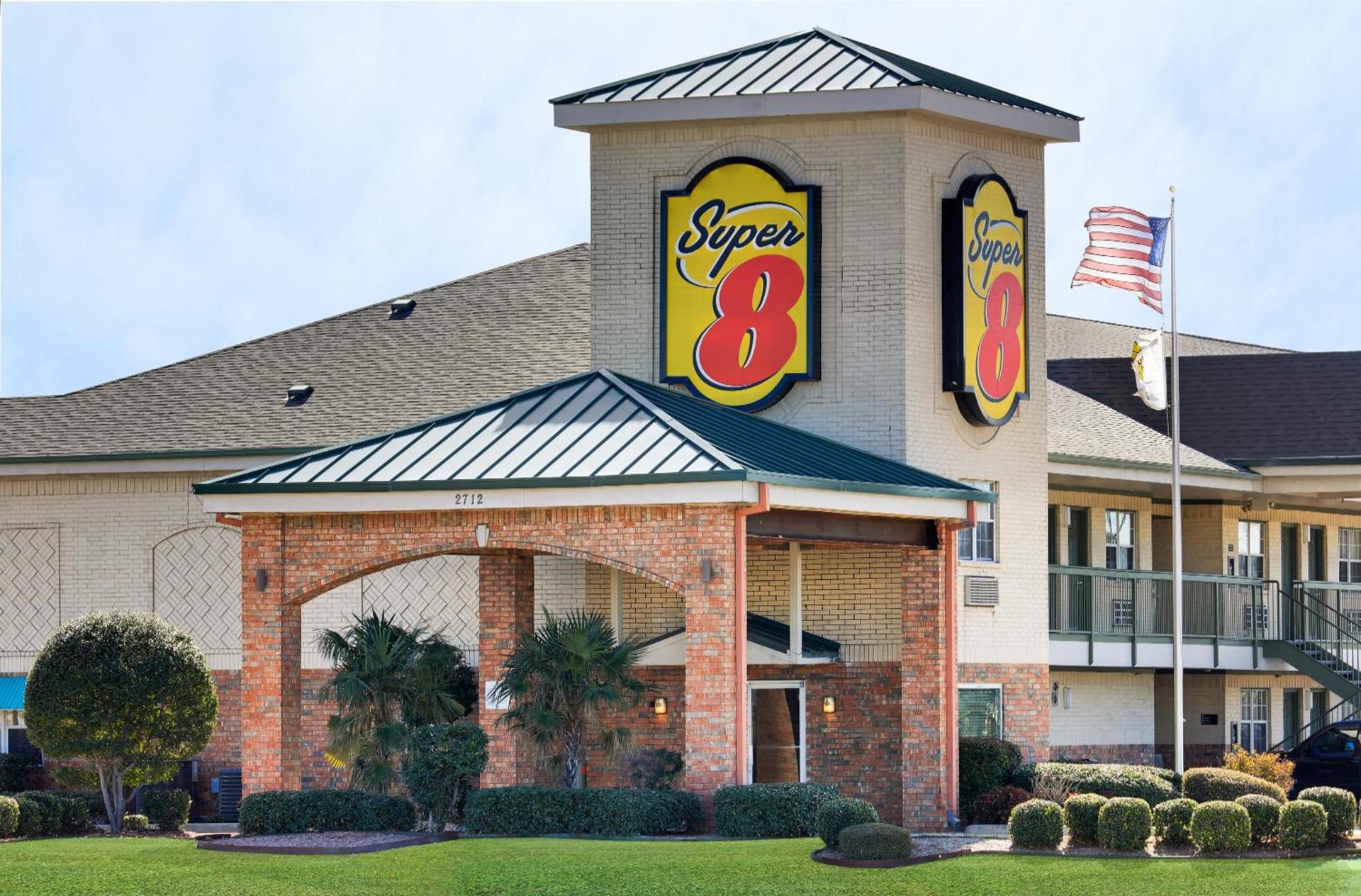 Super 8 by Wyndham Arlington Near AT&T Stadium photo 2