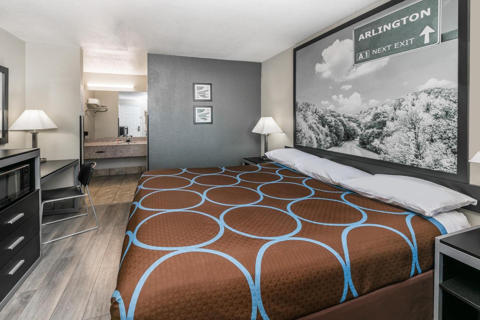 Super 8 by Wyndham Arlington Near AT&T Stadium photo 5