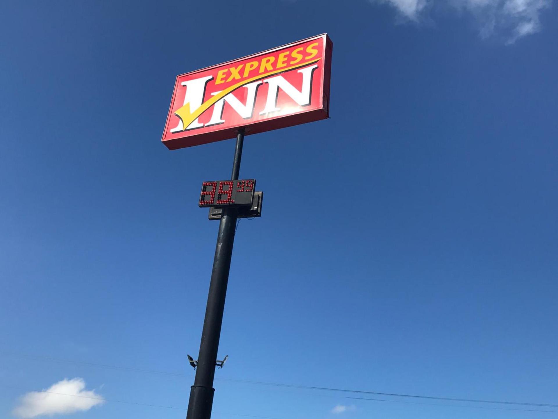 Express Inn Weslaco/Mercedes photo 6