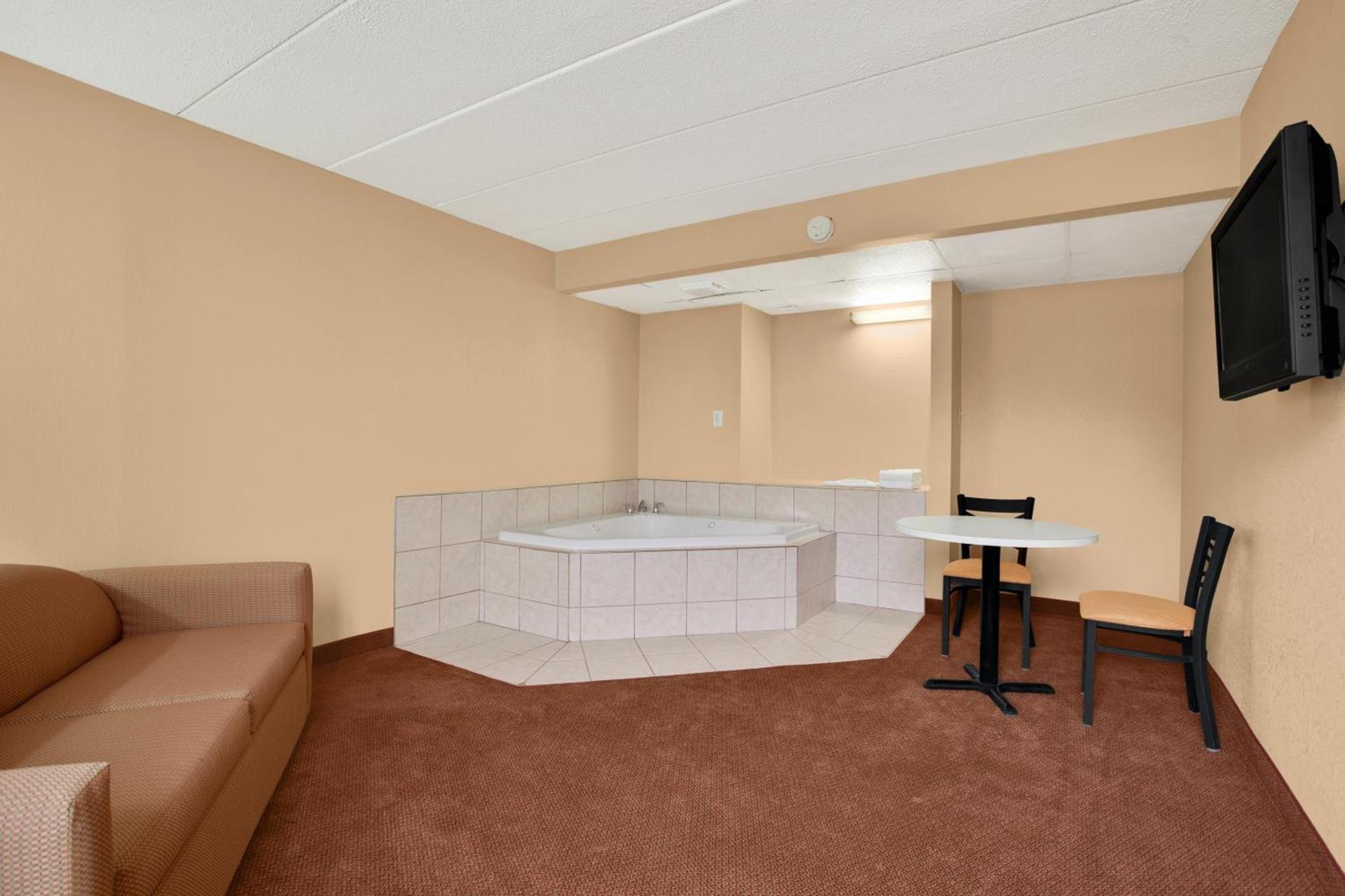 Days Inn by Wyndham Hagerstown I-70 photo 37