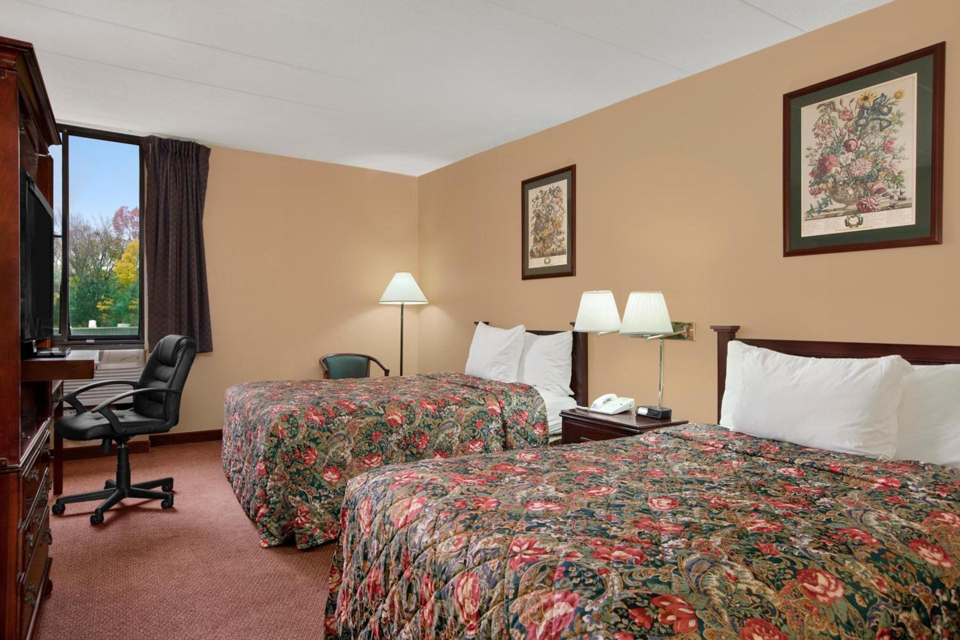 Days Inn by Wyndham Hagerstown I-70 photo 33