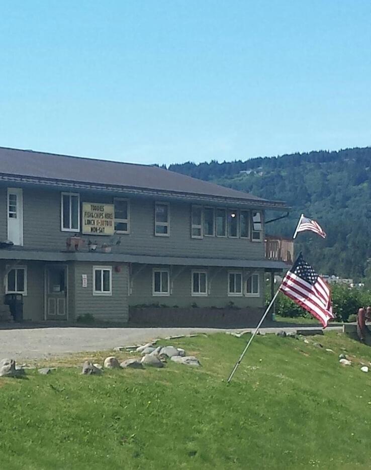 Beluga Lake Lodge photo 2