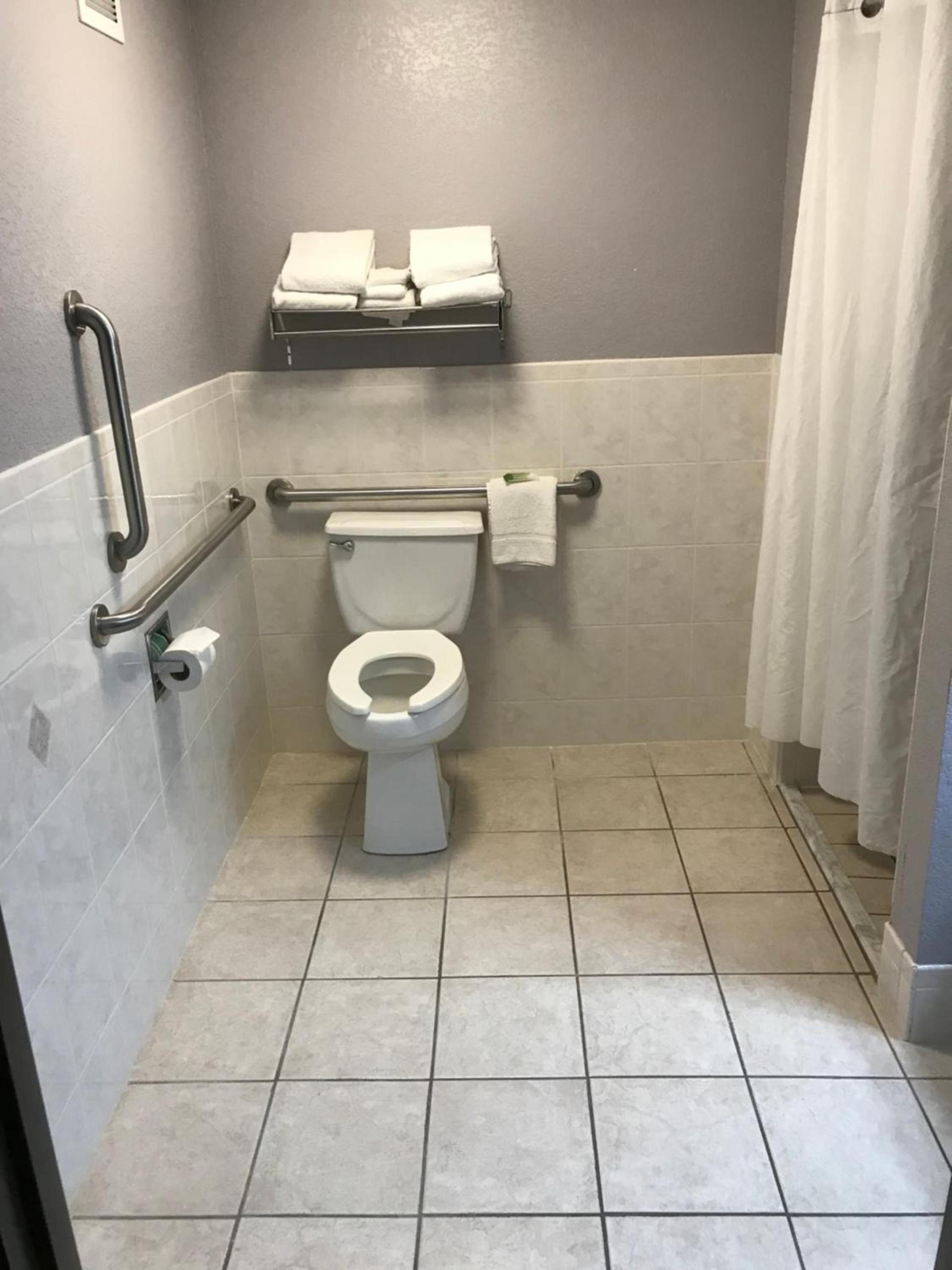 AmericInn by Wyndham Ankeny/Des Moines photo 44