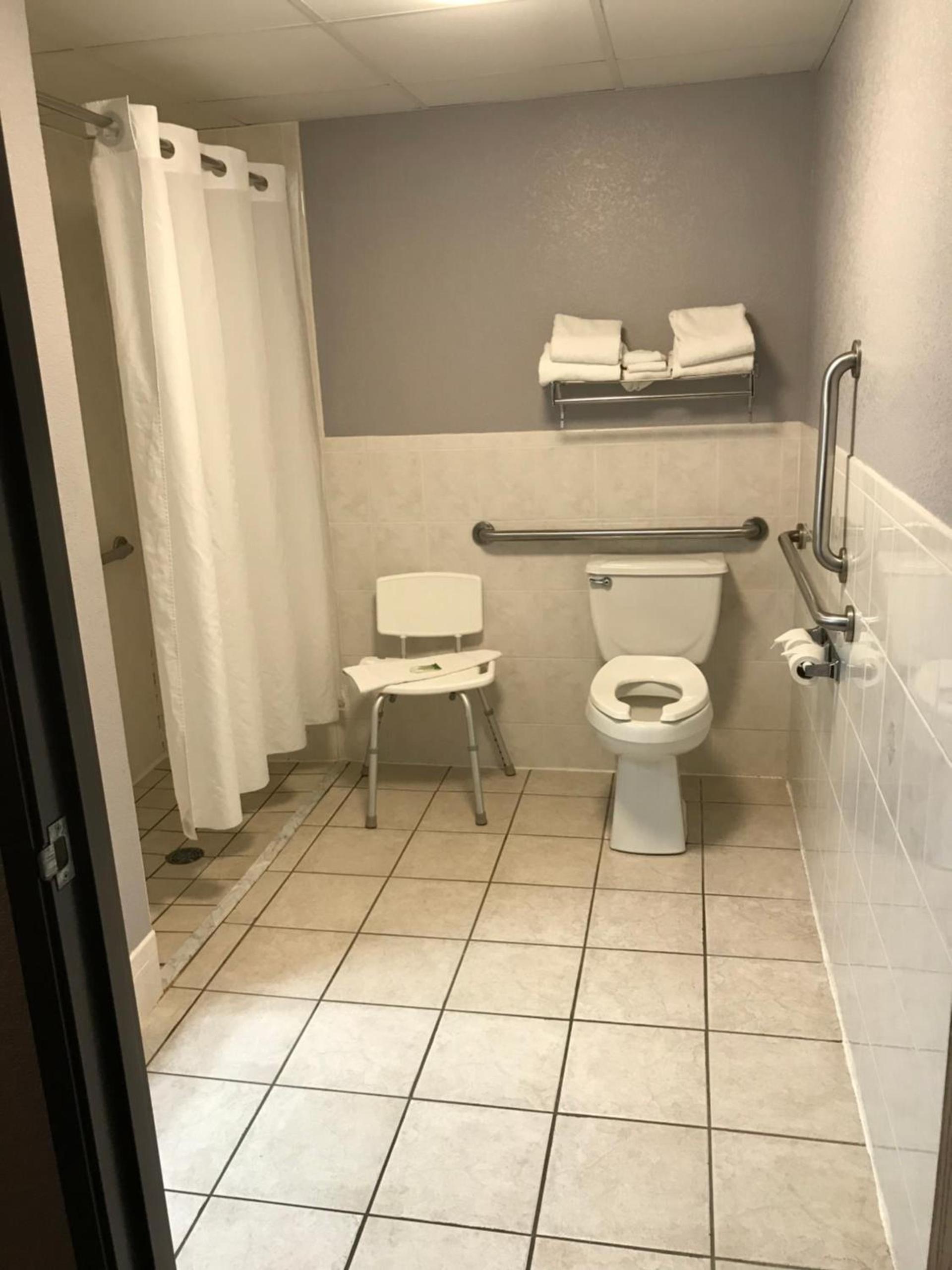 AmericInn by Wyndham Ankeny/Des Moines photo 43