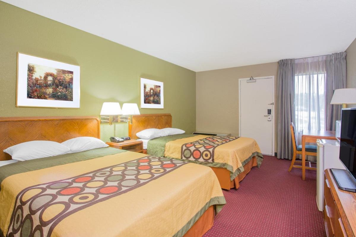 Super 8 by Wyndham Madison East photo 17