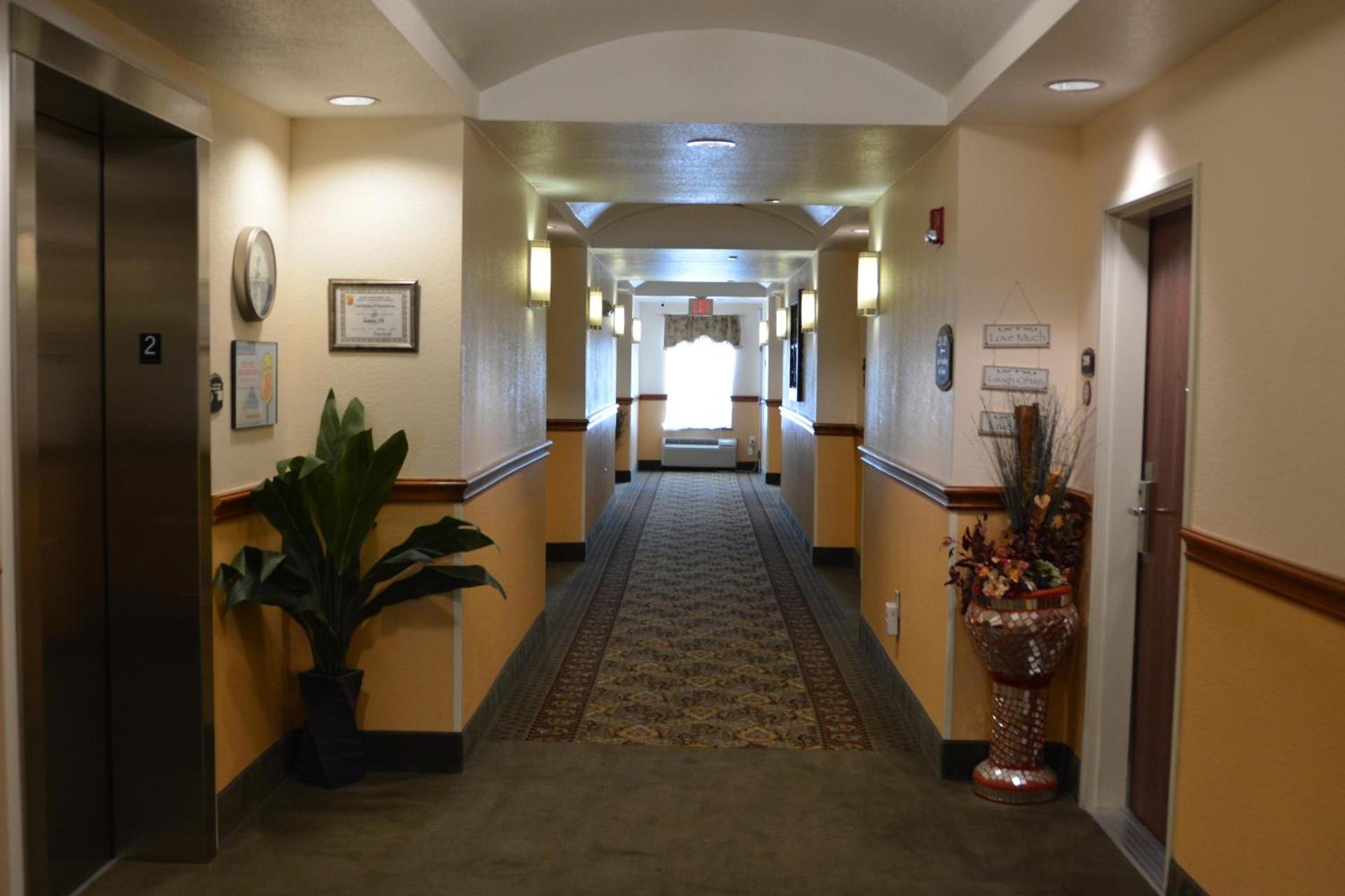 Super 8 by Wyndham Austin/Airport South photo 28