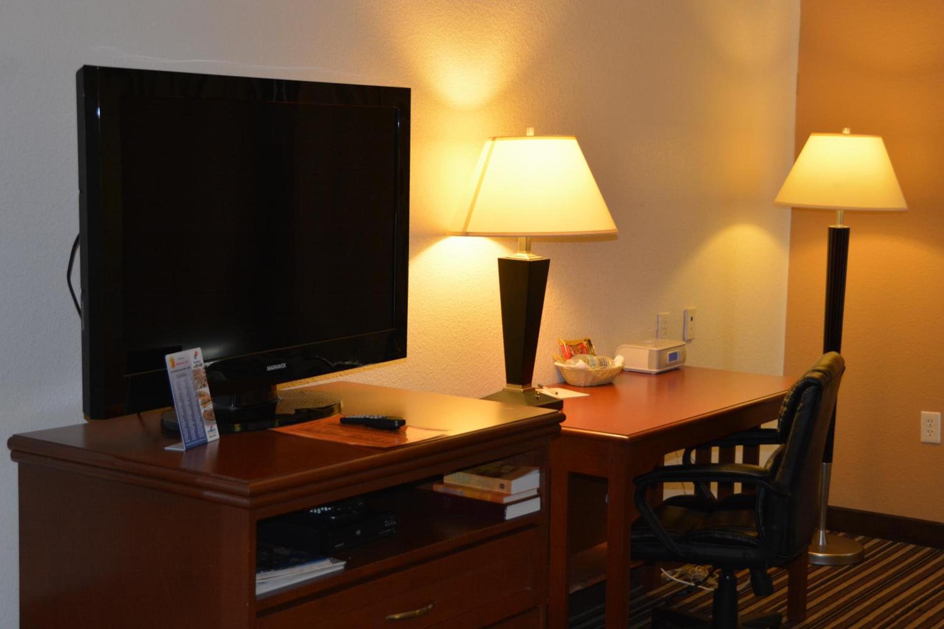 Super 8 by Wyndham Austin/Airport South photo 31