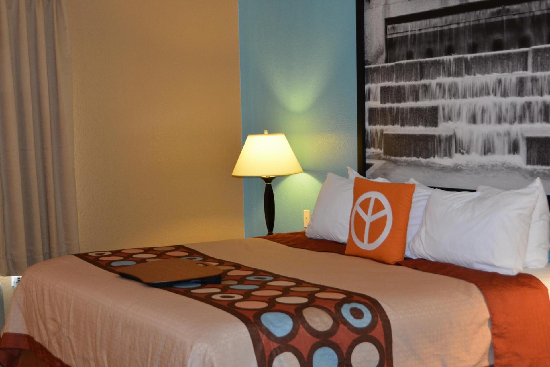 Super 8 by Wyndham Austin/Airport South photo 32