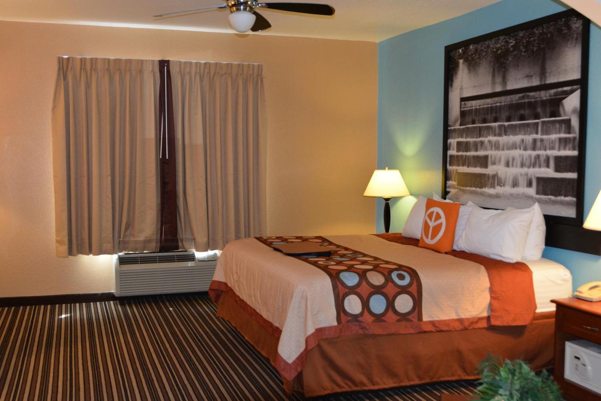 Super 8 by Wyndham Austin/Airport South photo 34