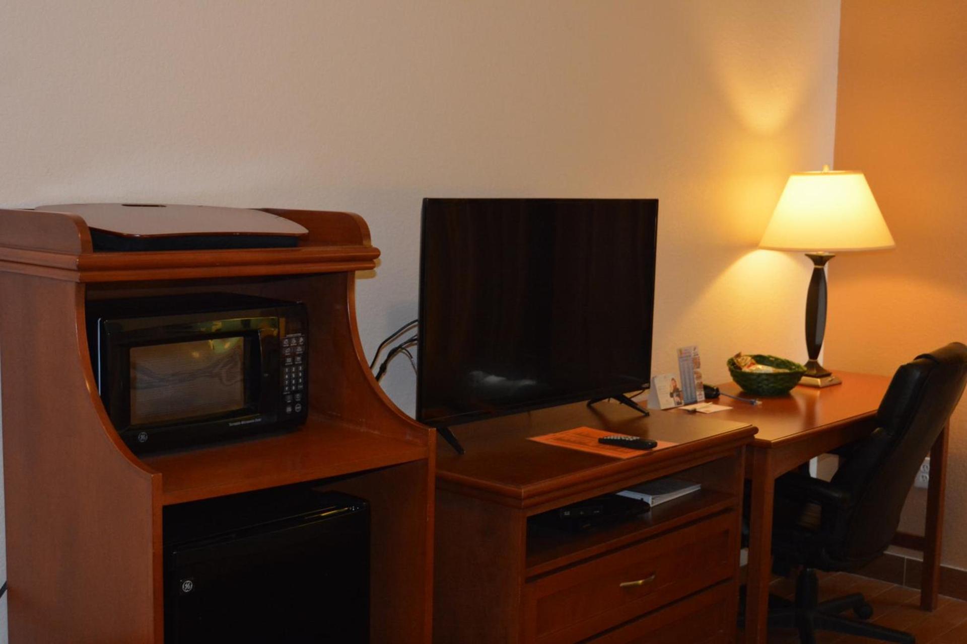 Super 8 by Wyndham Austin/Airport South photo 42