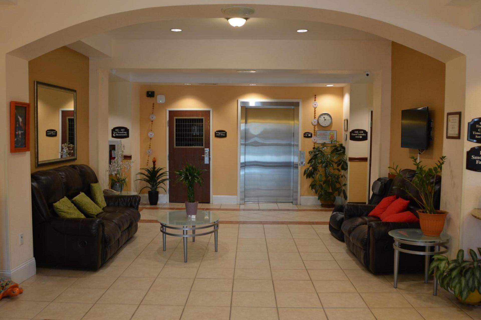 Super 8 by Wyndham Austin/Airport South photo 46