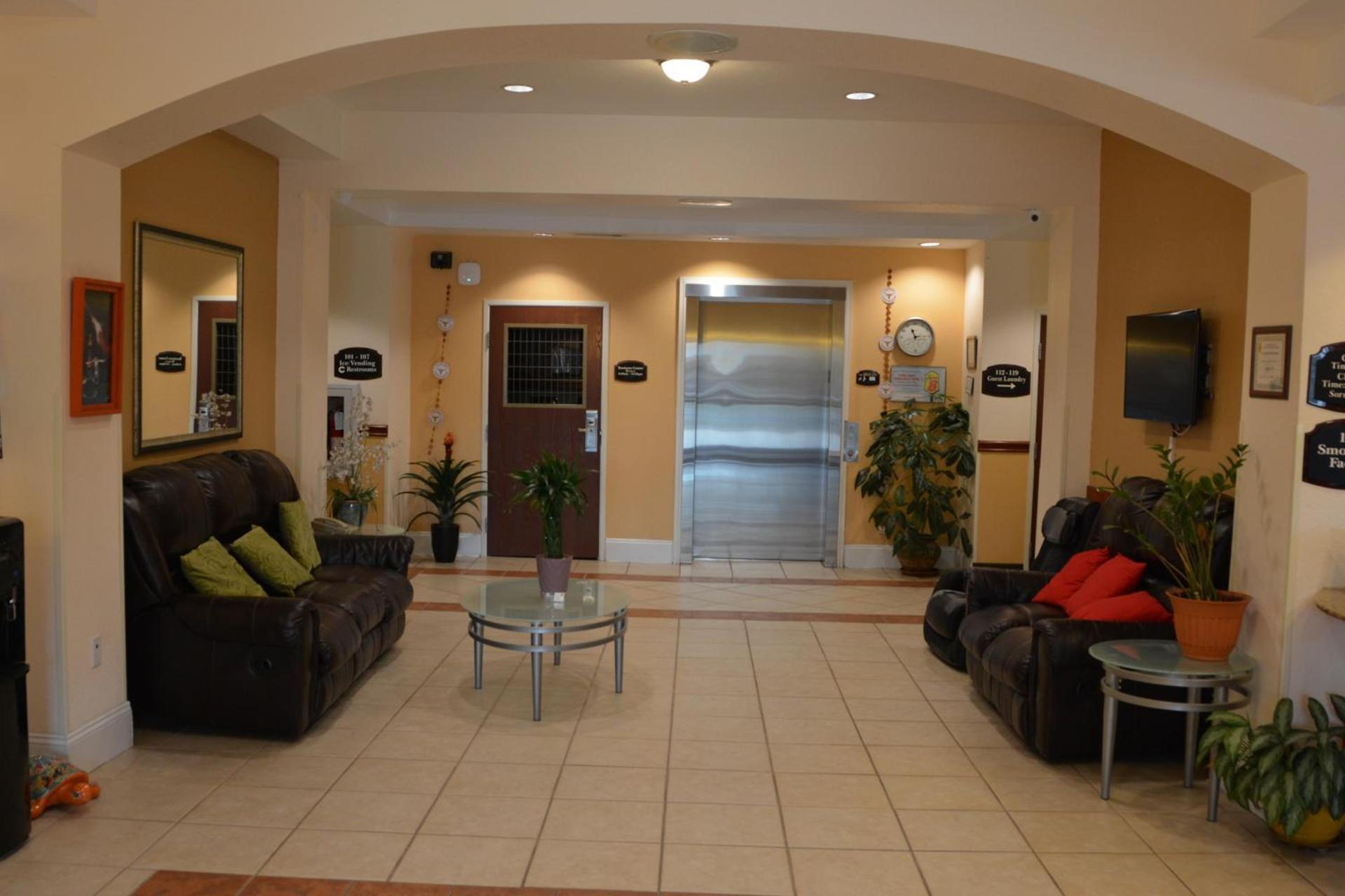 Super 8 by Wyndham Austin/Airport South photo 47
