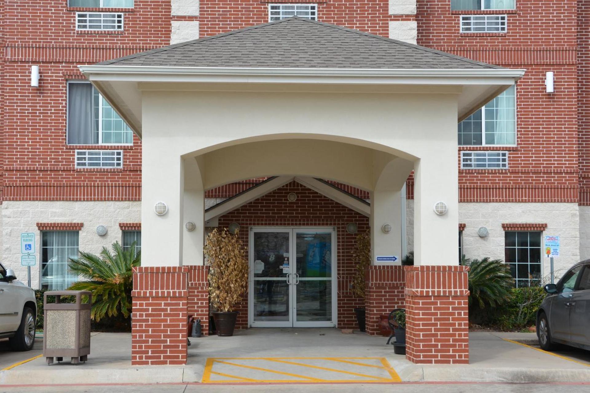 Super 8 by Wyndham Austin/Airport South photo 49