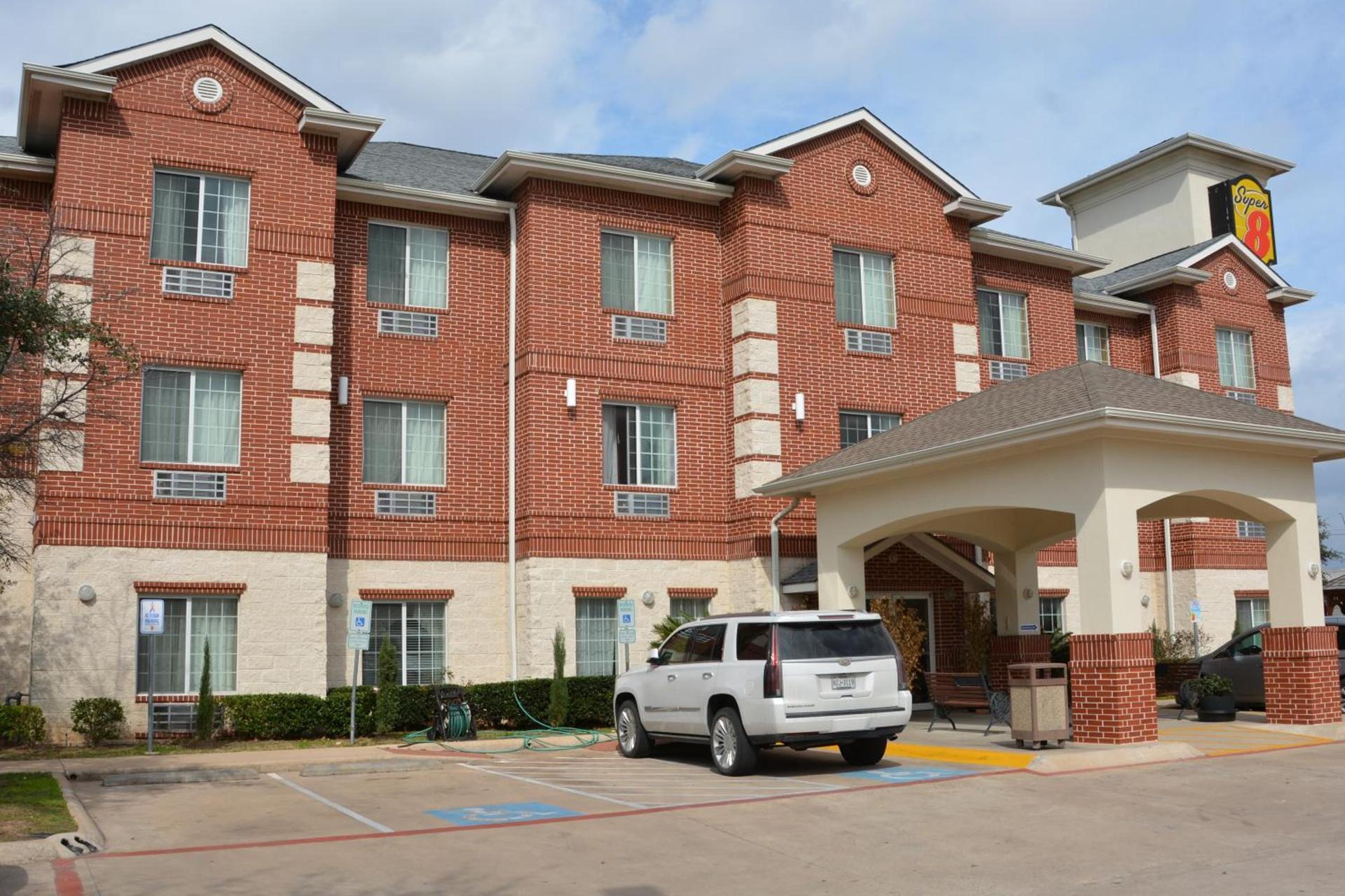 Super 8 by Wyndham Austin/Airport South photo 50
