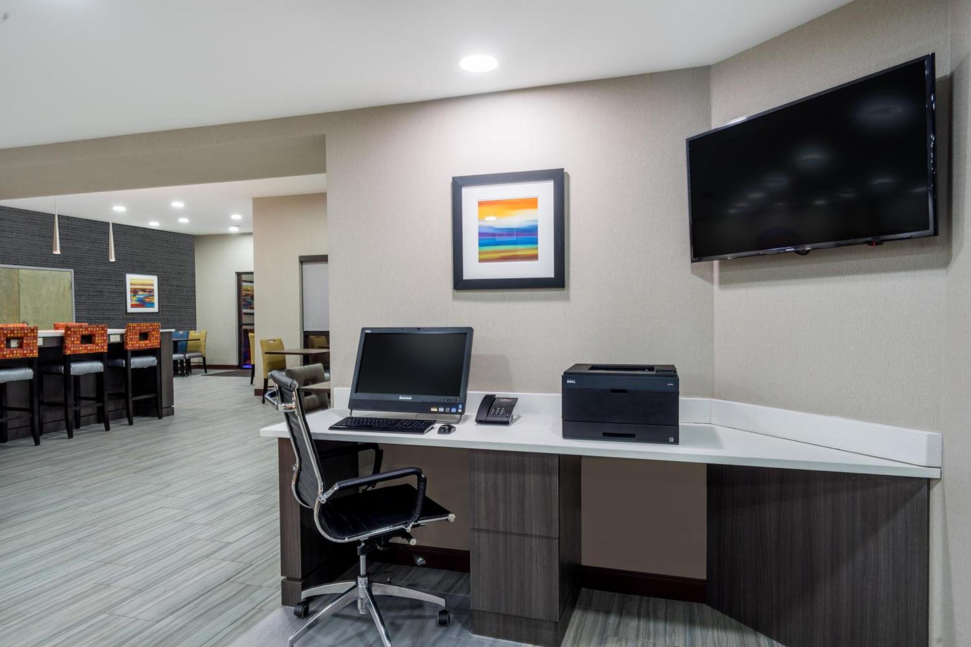 Baymont by Wyndham Clarksville photo 13