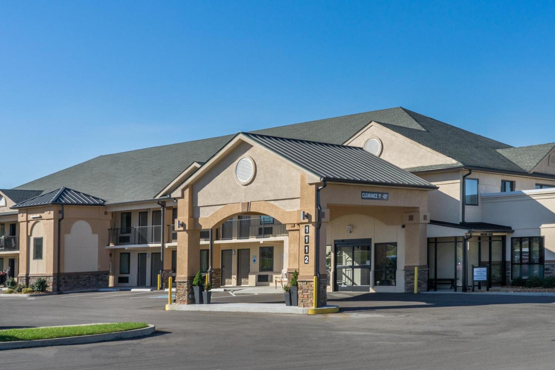 Baymont by Wyndham Clarksville photo 12