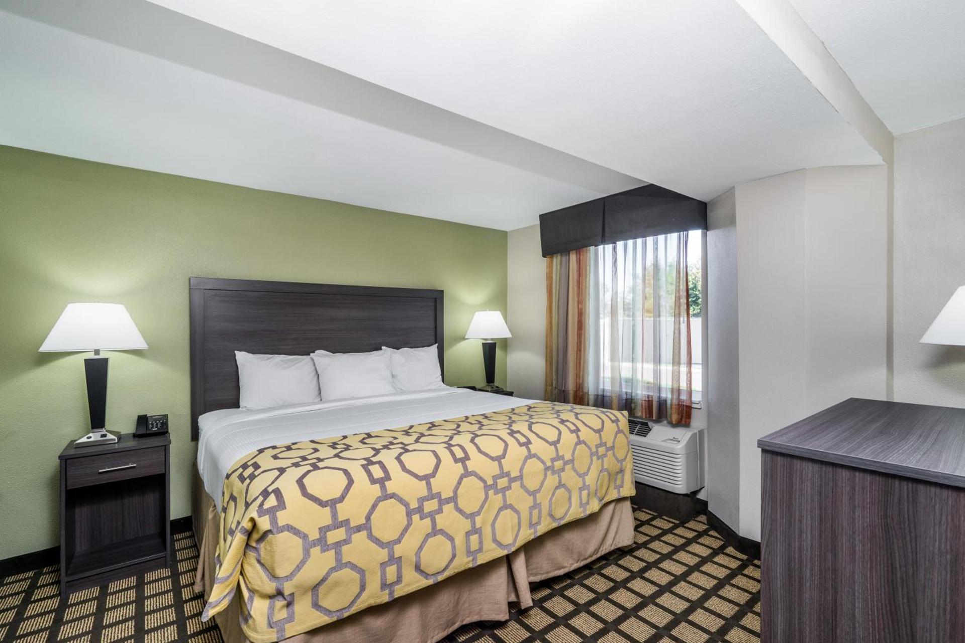 Baymont by Wyndham Clarksville photo 7