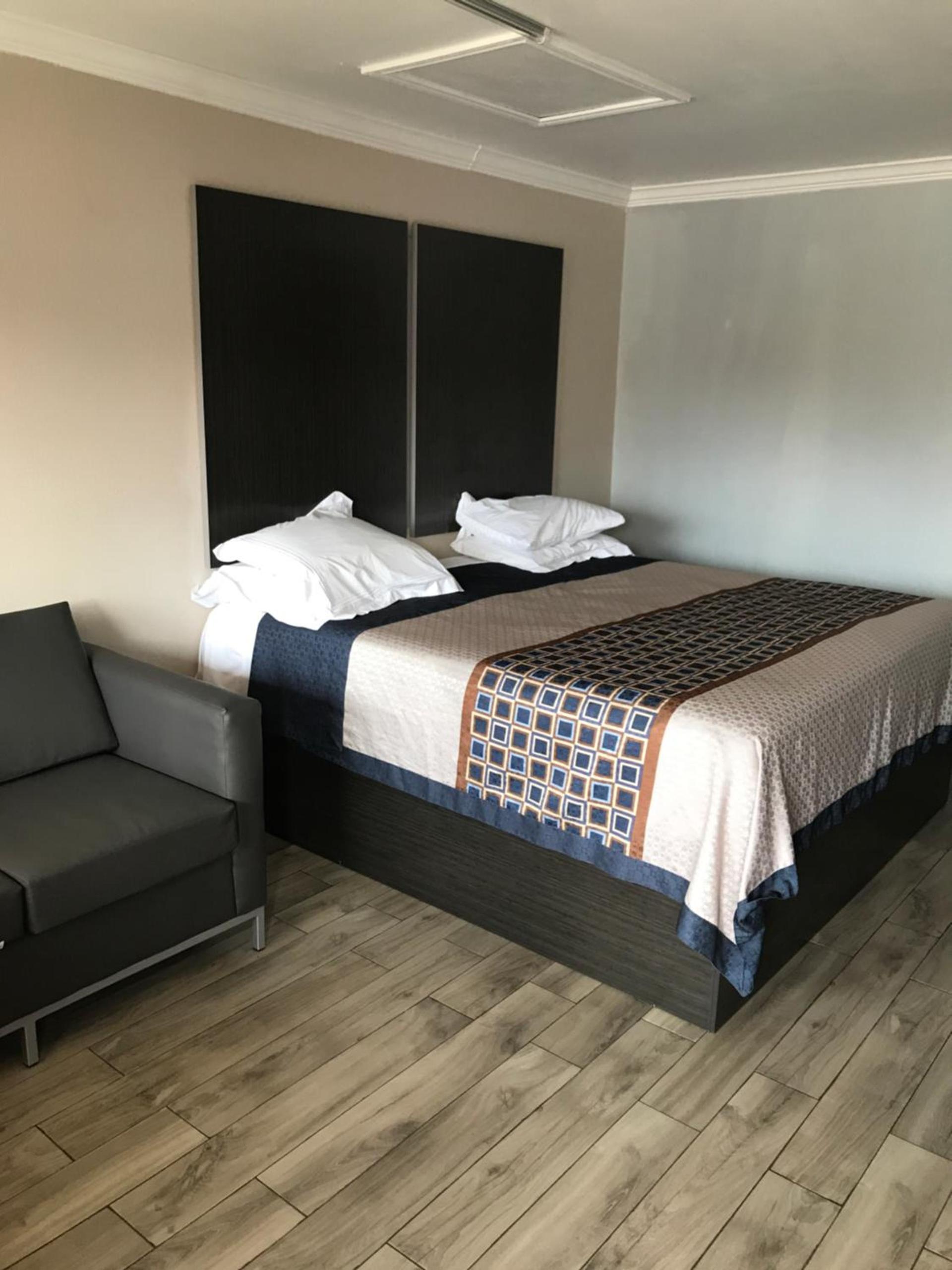 SouthTown S.A. Inn photo 10