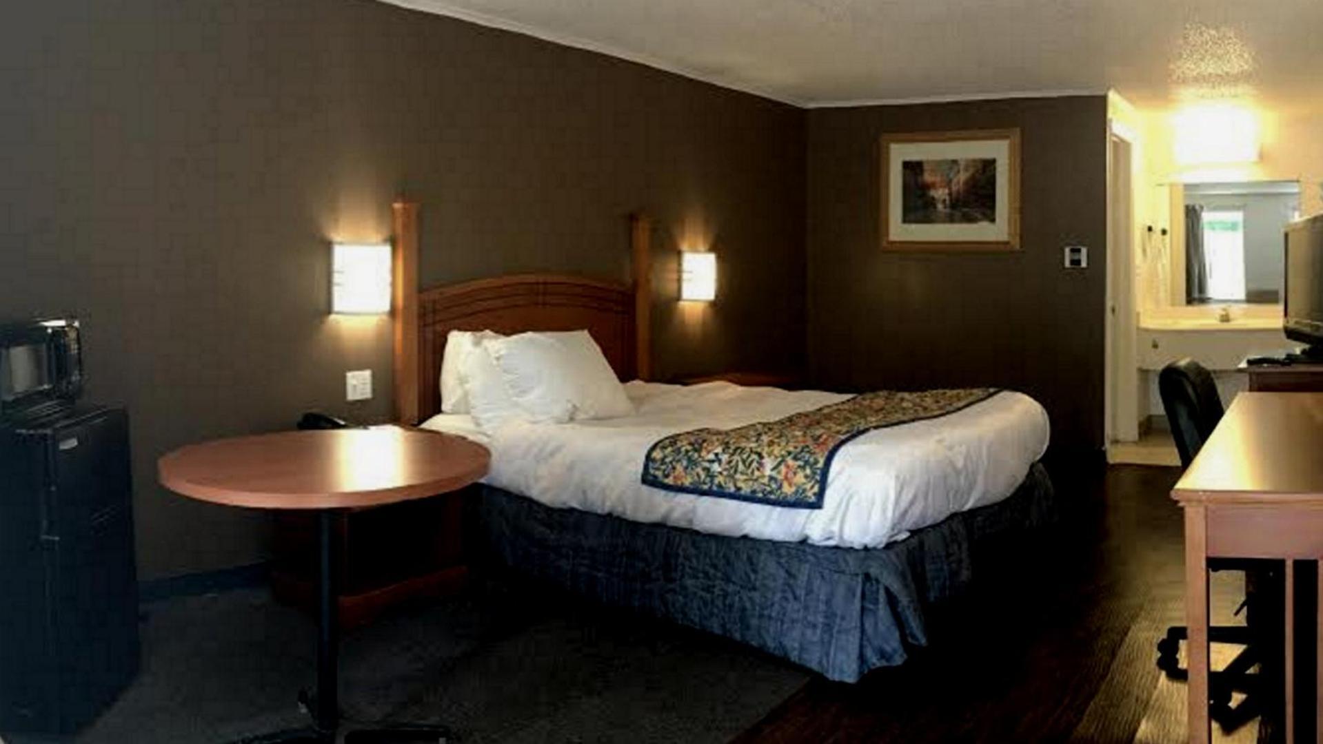 Americas Best Value Inn & Suites Jackson photo 3