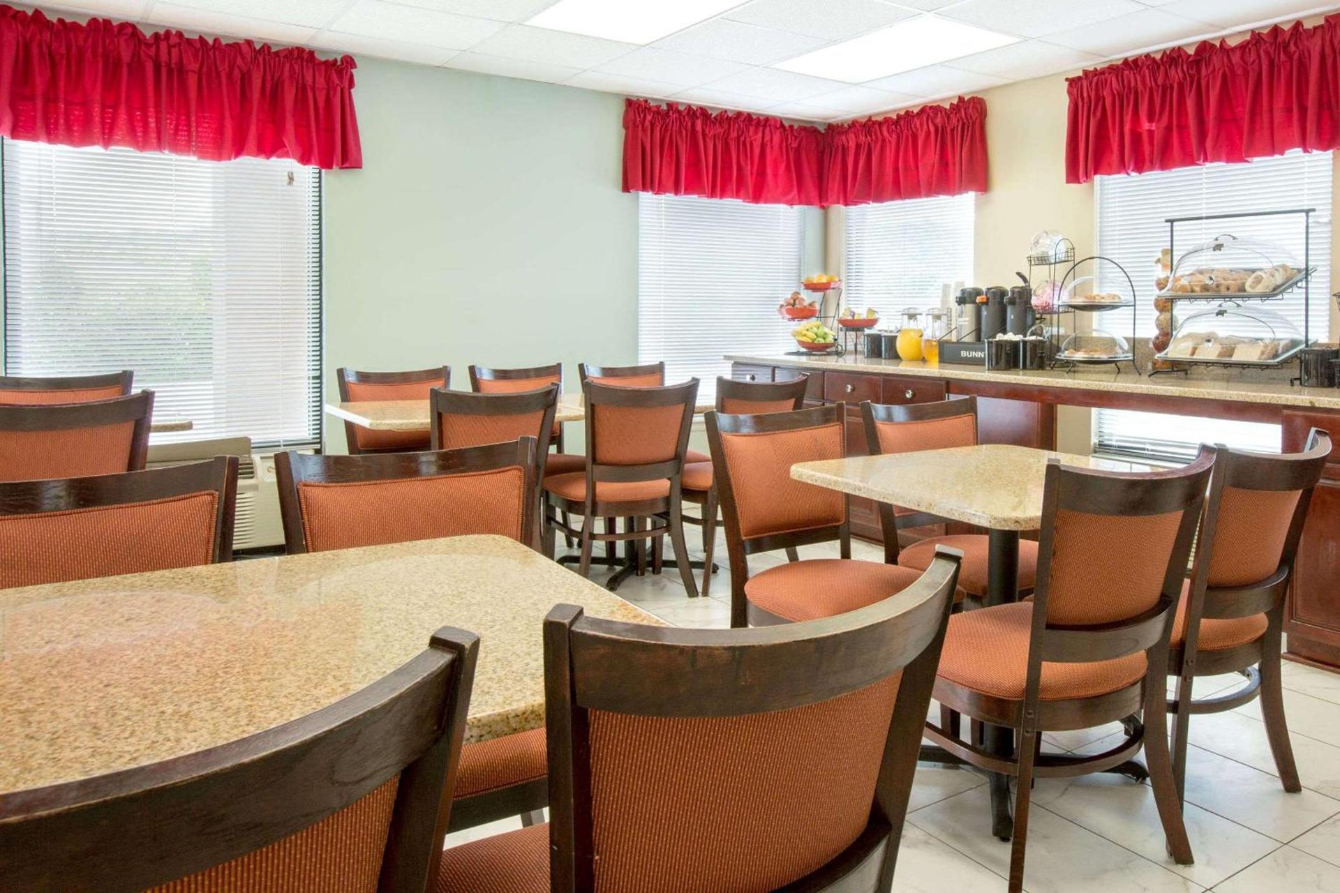 Ramada by Wyndham Pelham photo 35