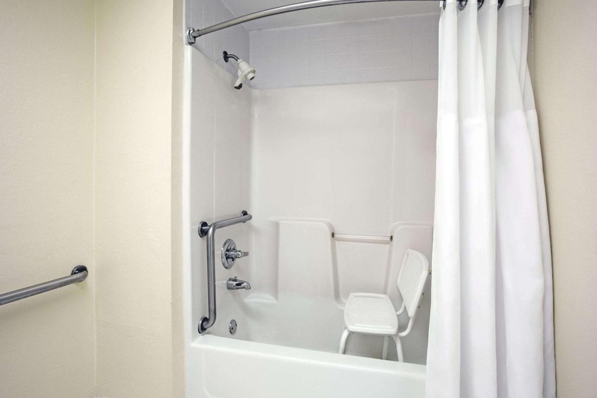 Ramada by Wyndham Pelham photo 41