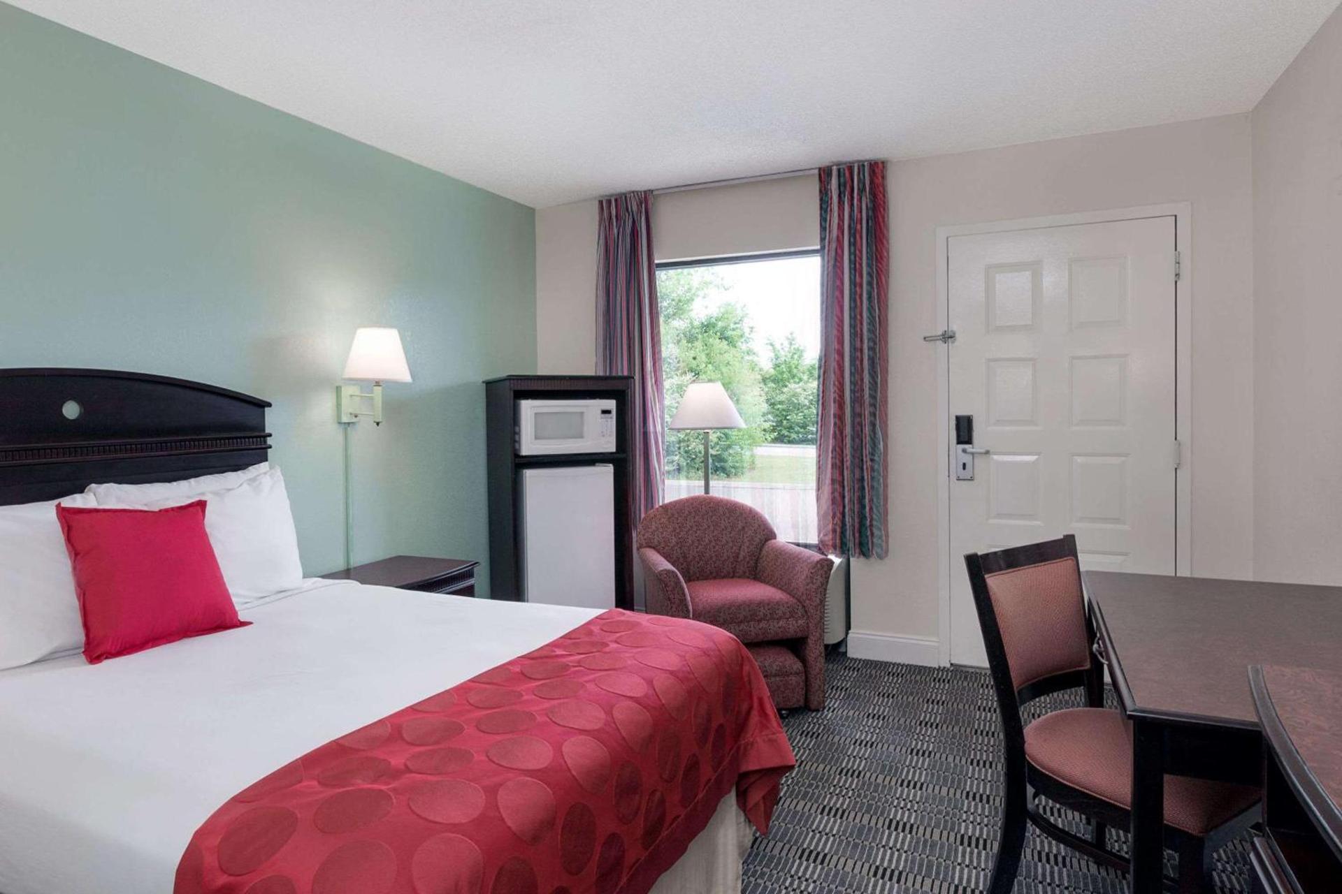 Ramada by Wyndham Pelham photo 43