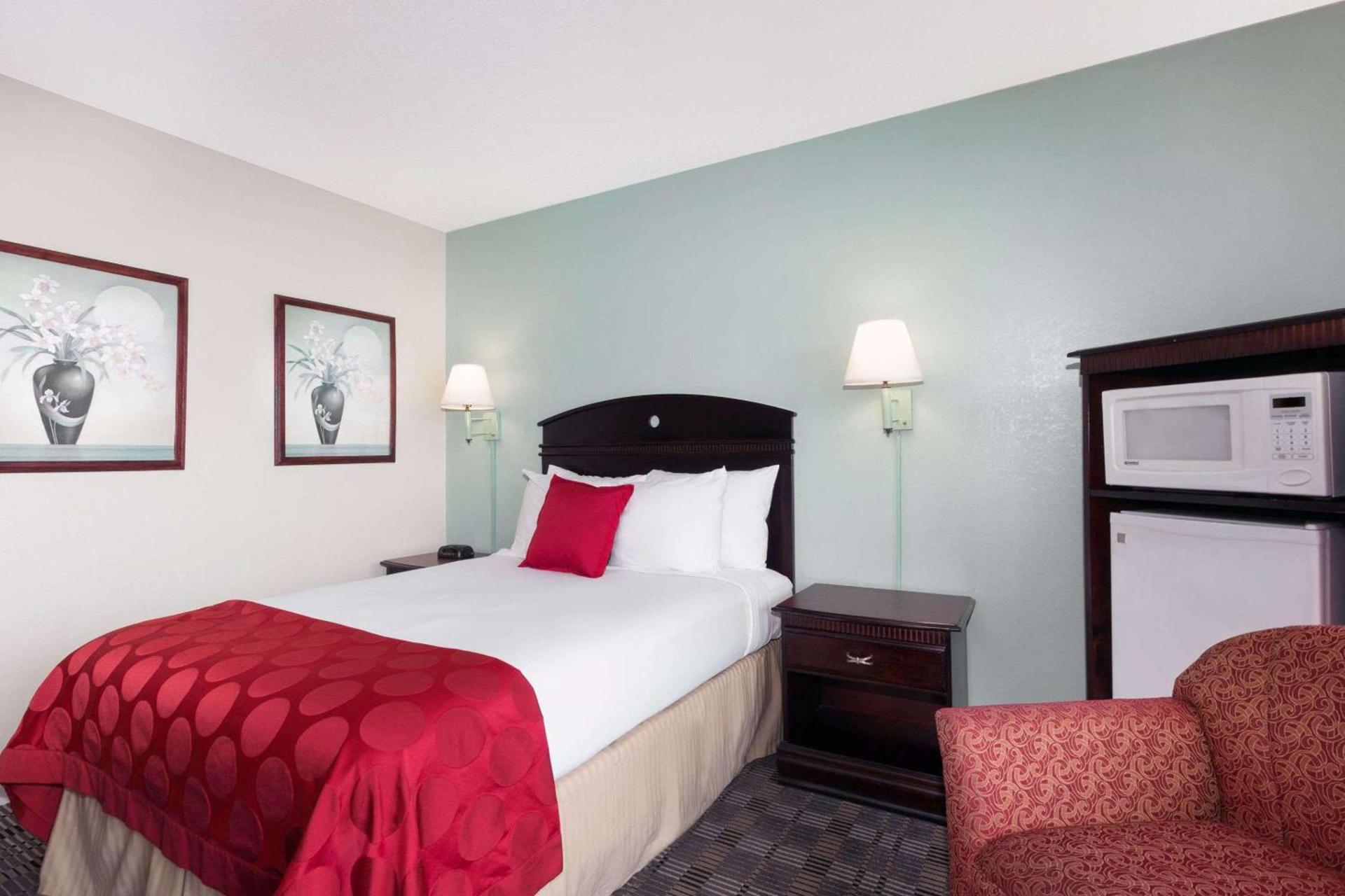 Ramada by Wyndham Pelham photo 36