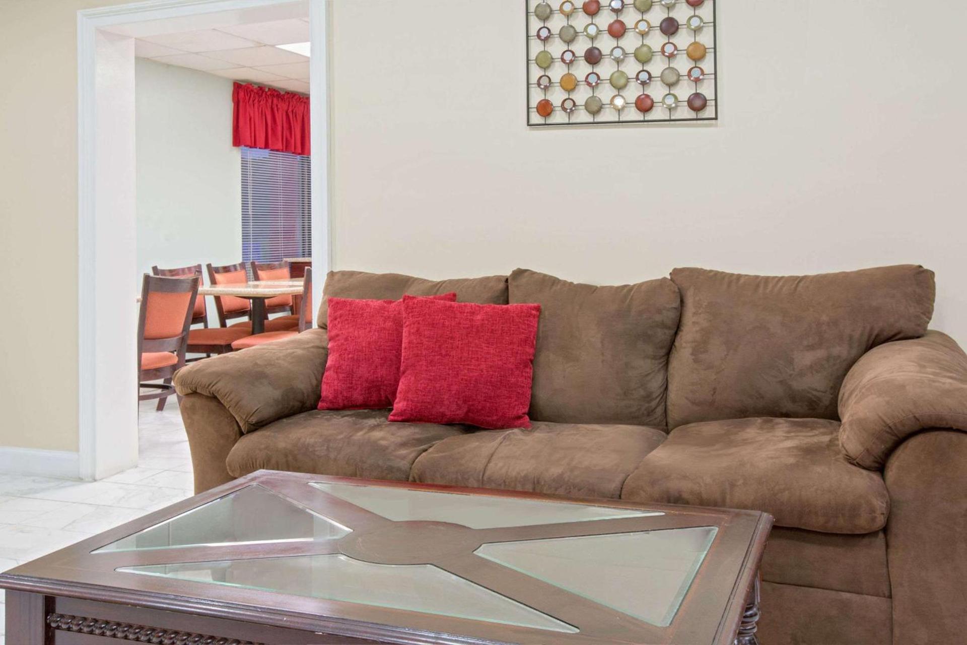 Ramada by Wyndham Pelham photo 53