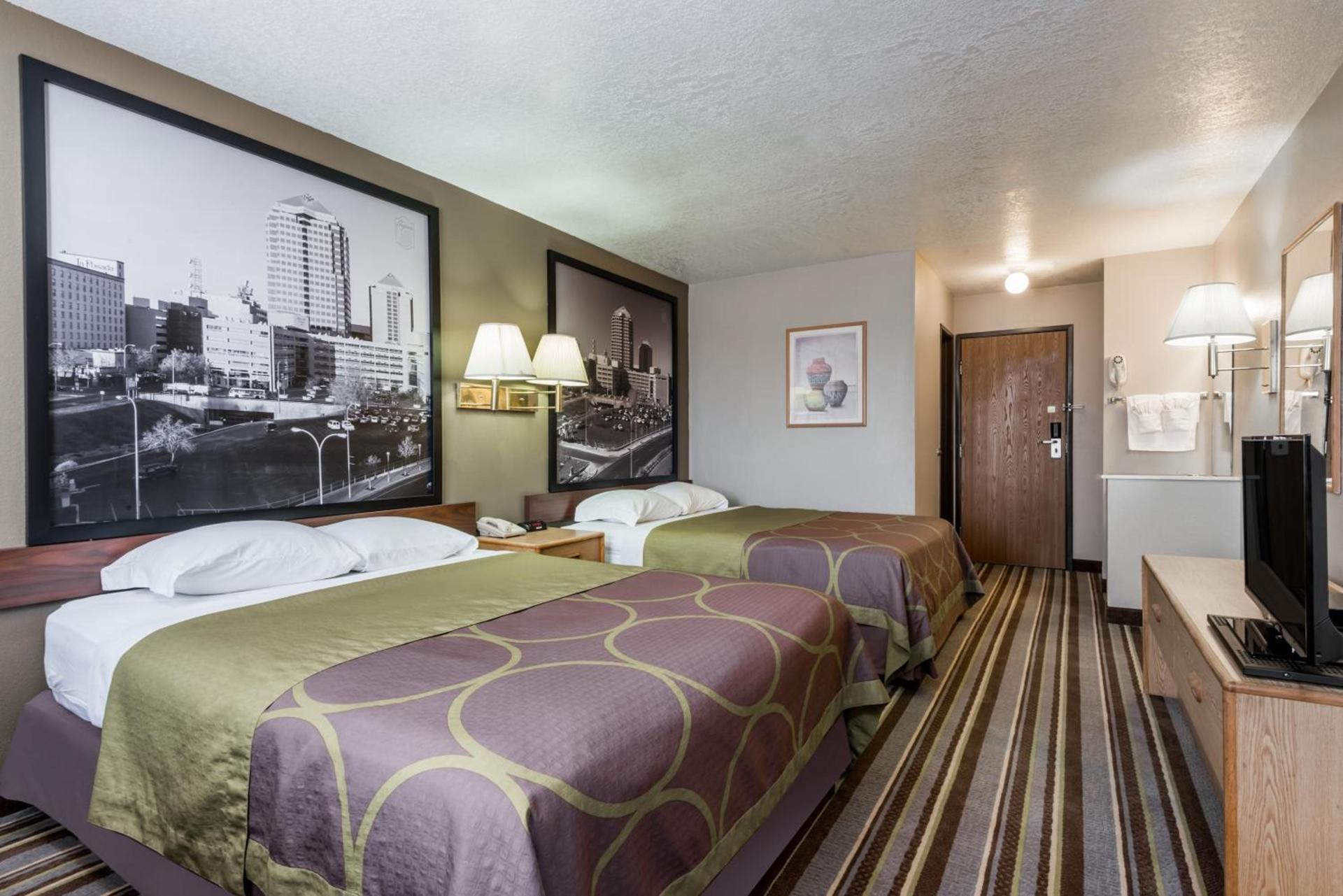 Super 8 by Wyndham Bernalillo photo 18