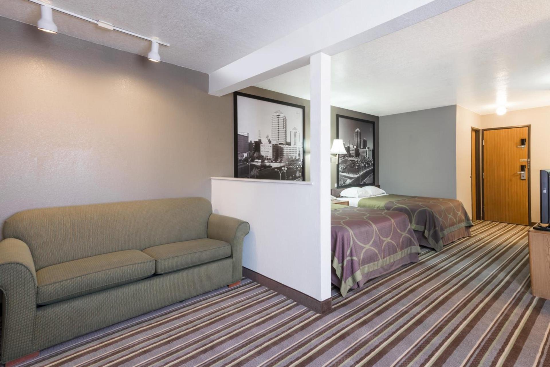 Super 8 by Wyndham Bernalillo photo 23