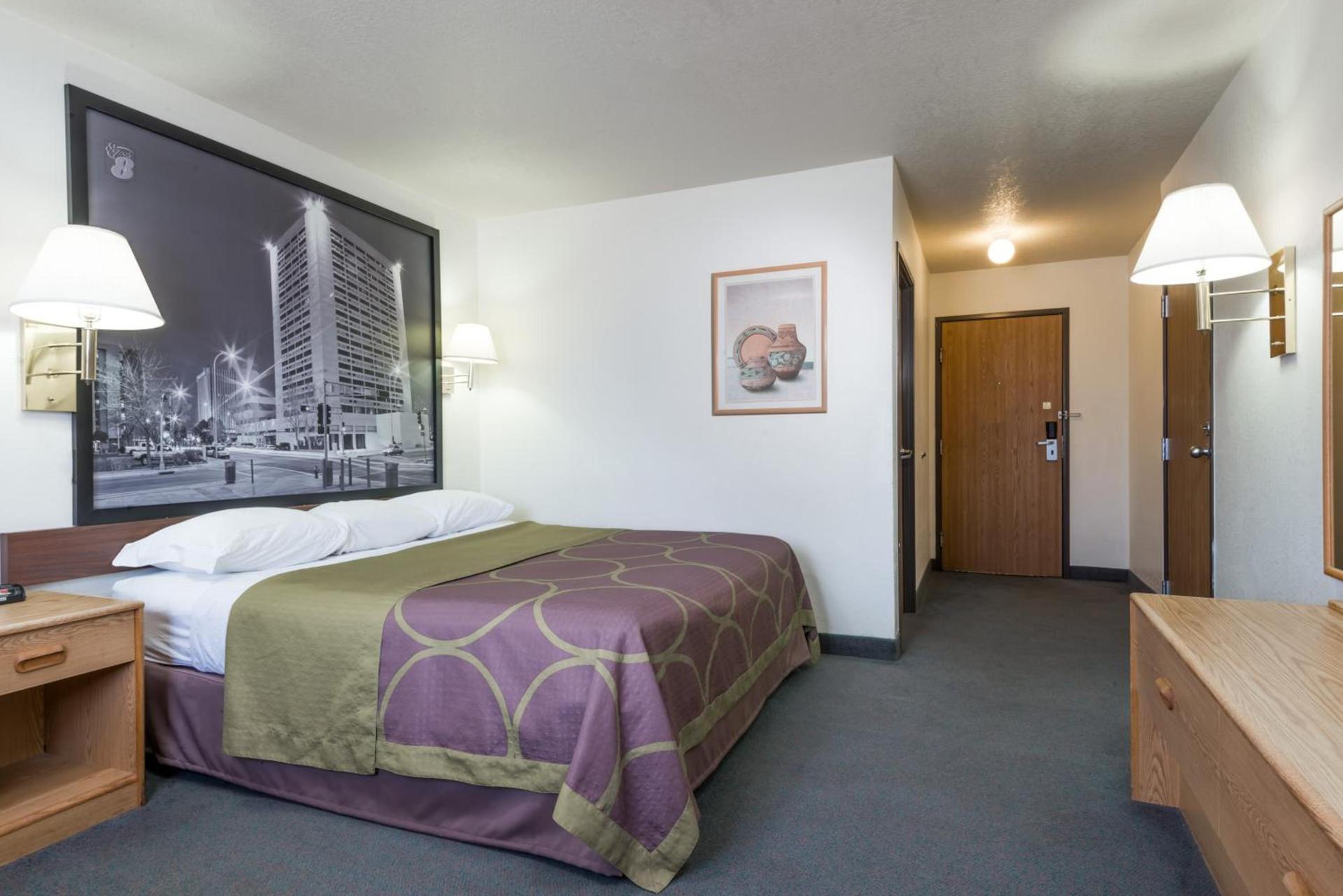 Super 8 by Wyndham Bernalillo photo 28