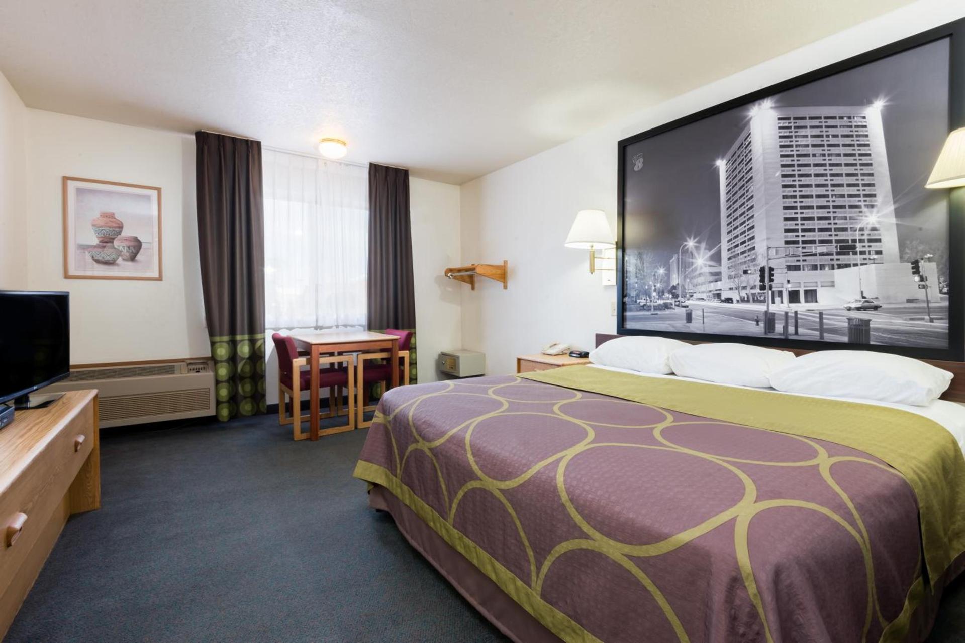Super 8 by Wyndham Bernalillo photo 29