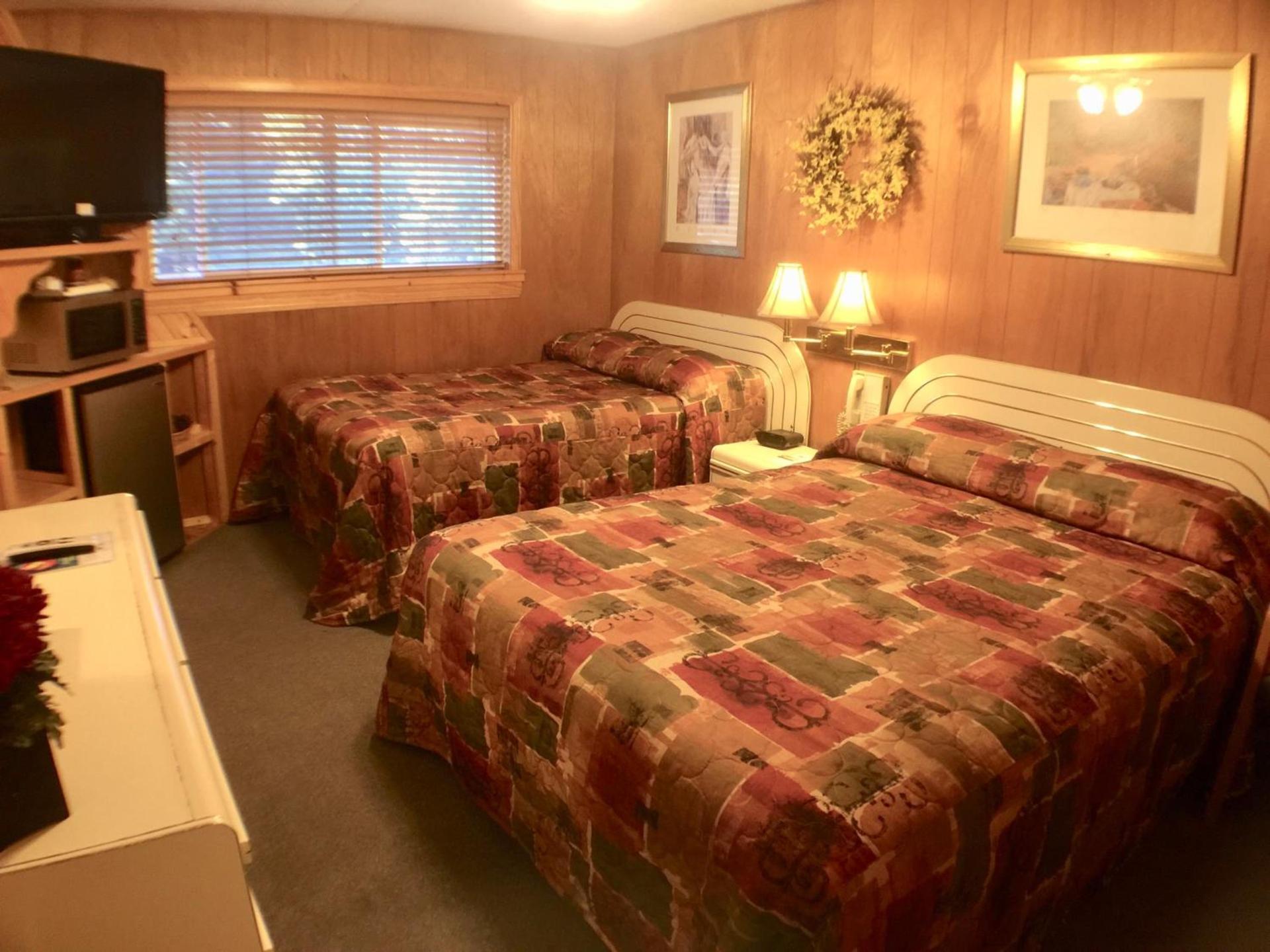 Giant Oaks Lodge photo 51