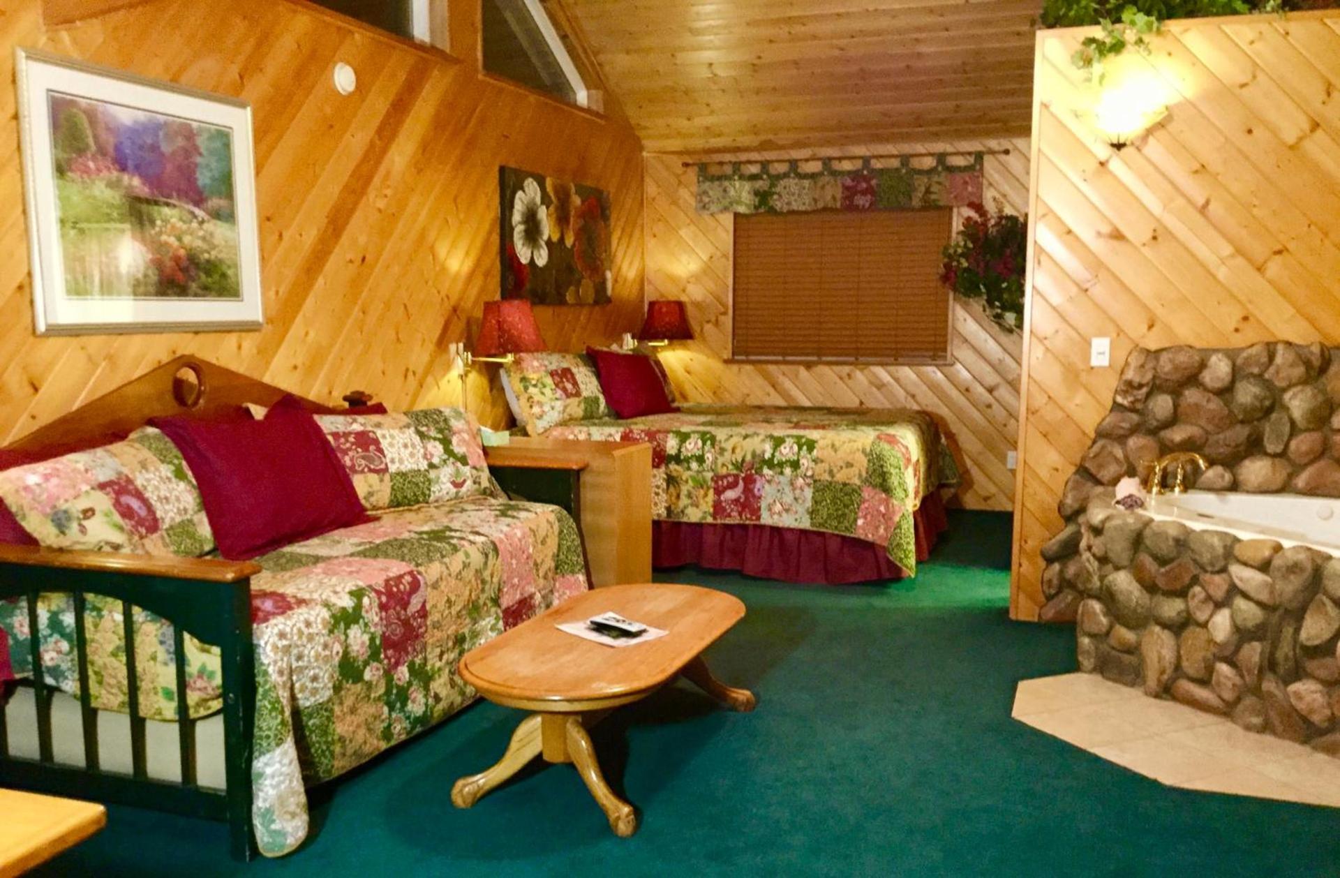 Giant Oaks Lodge photo 62