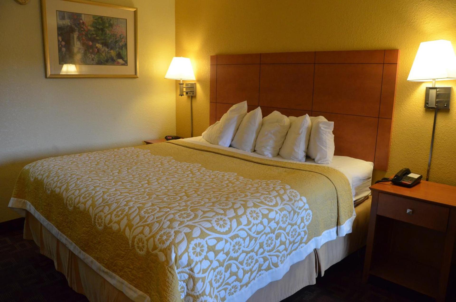 Days Inn by Wyndham Airport Nashville East photo 20
