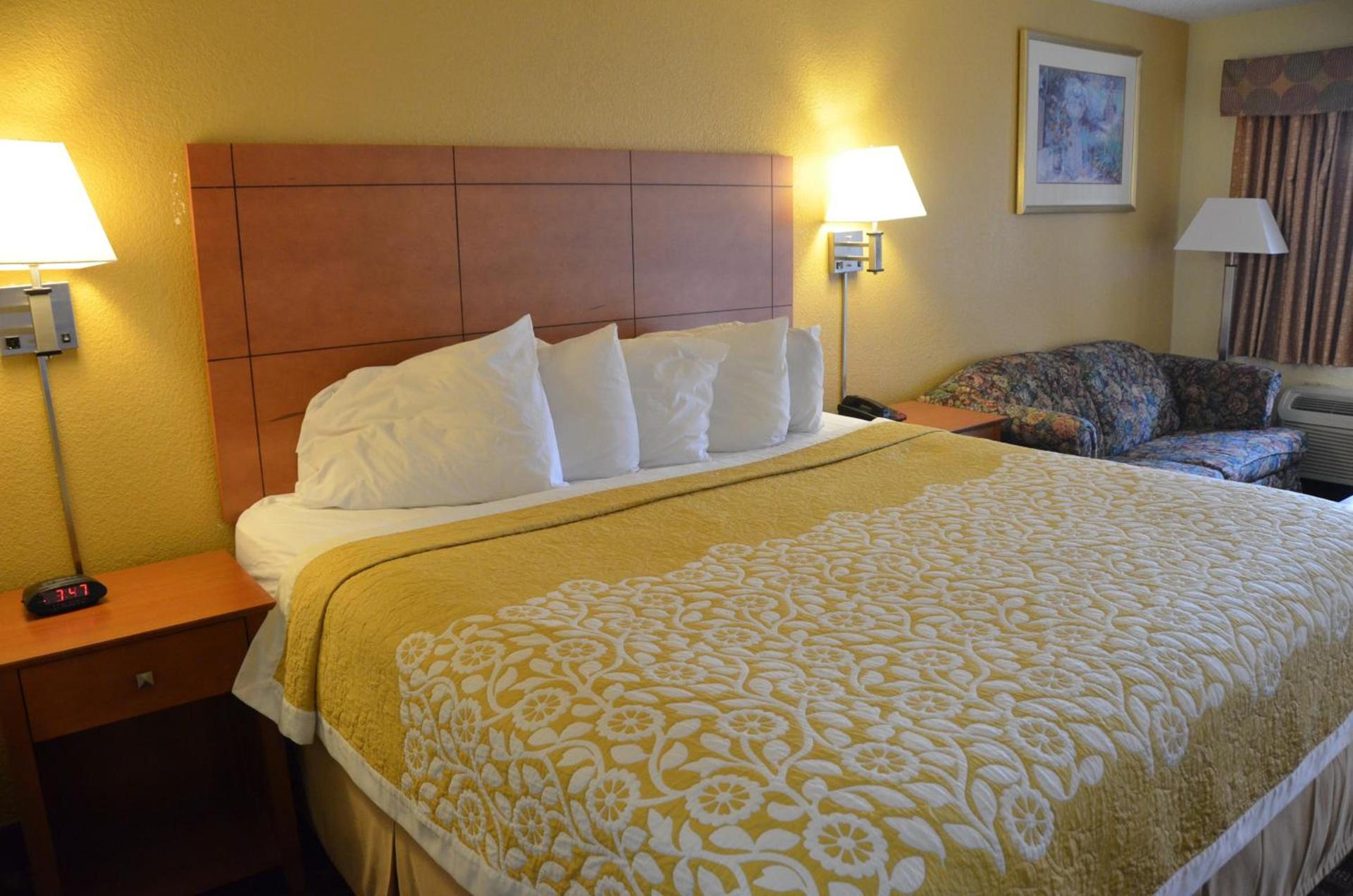 Days Inn by Wyndham Airport Nashville East photo 28