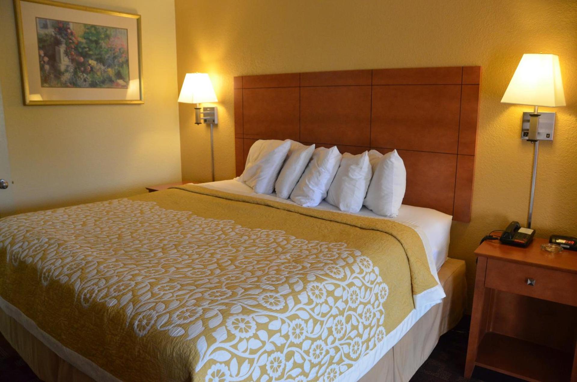 Days Inn by Wyndham Airport Nashville East photo 21