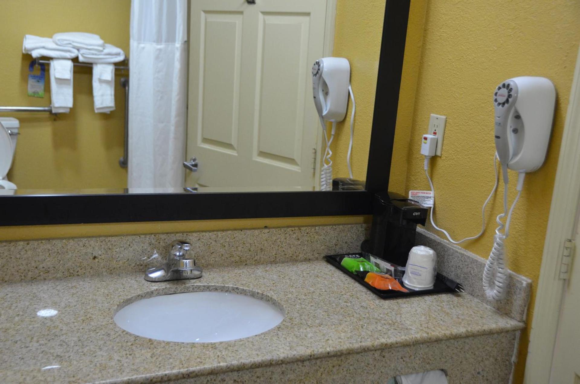 Days Inn by Wyndham Airport Nashville East photo 29