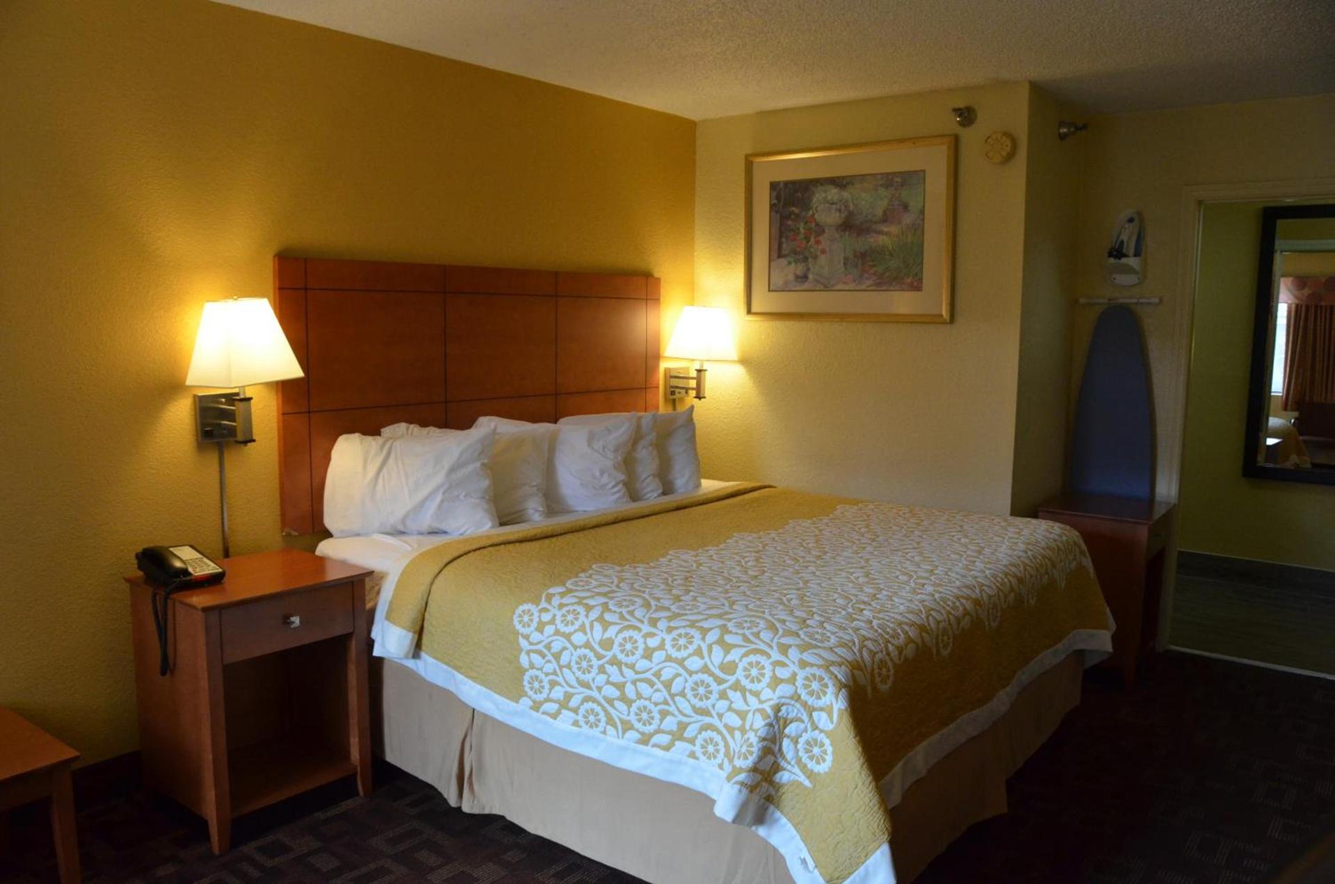 Days Inn by Wyndham Airport Nashville East photo 26