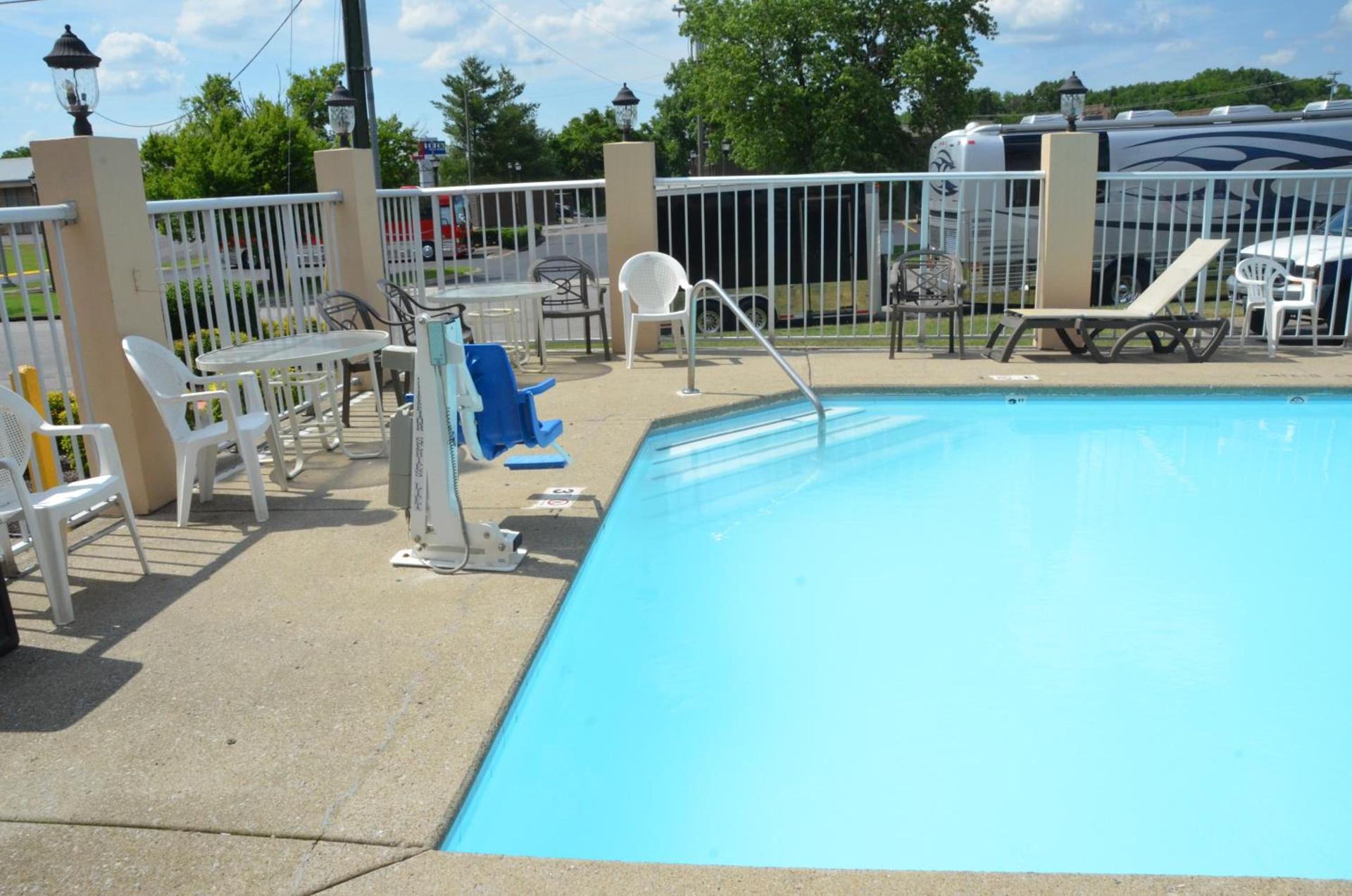 Days Inn by Wyndham Airport Nashville East photo 33
