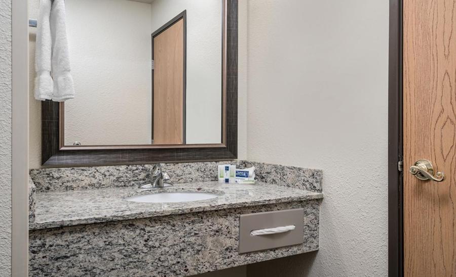 AmericInn by Wyndham Grafton photo 14
