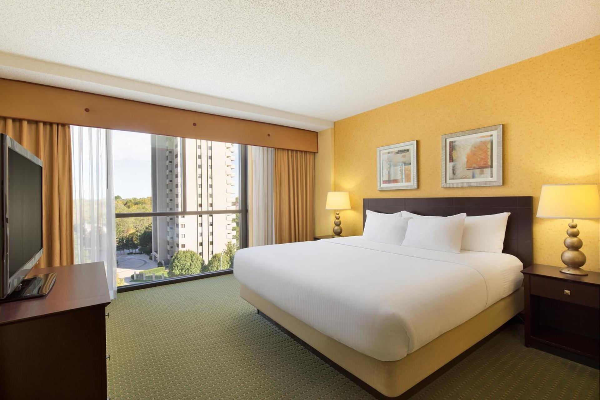University Plaza Hotel photo 17