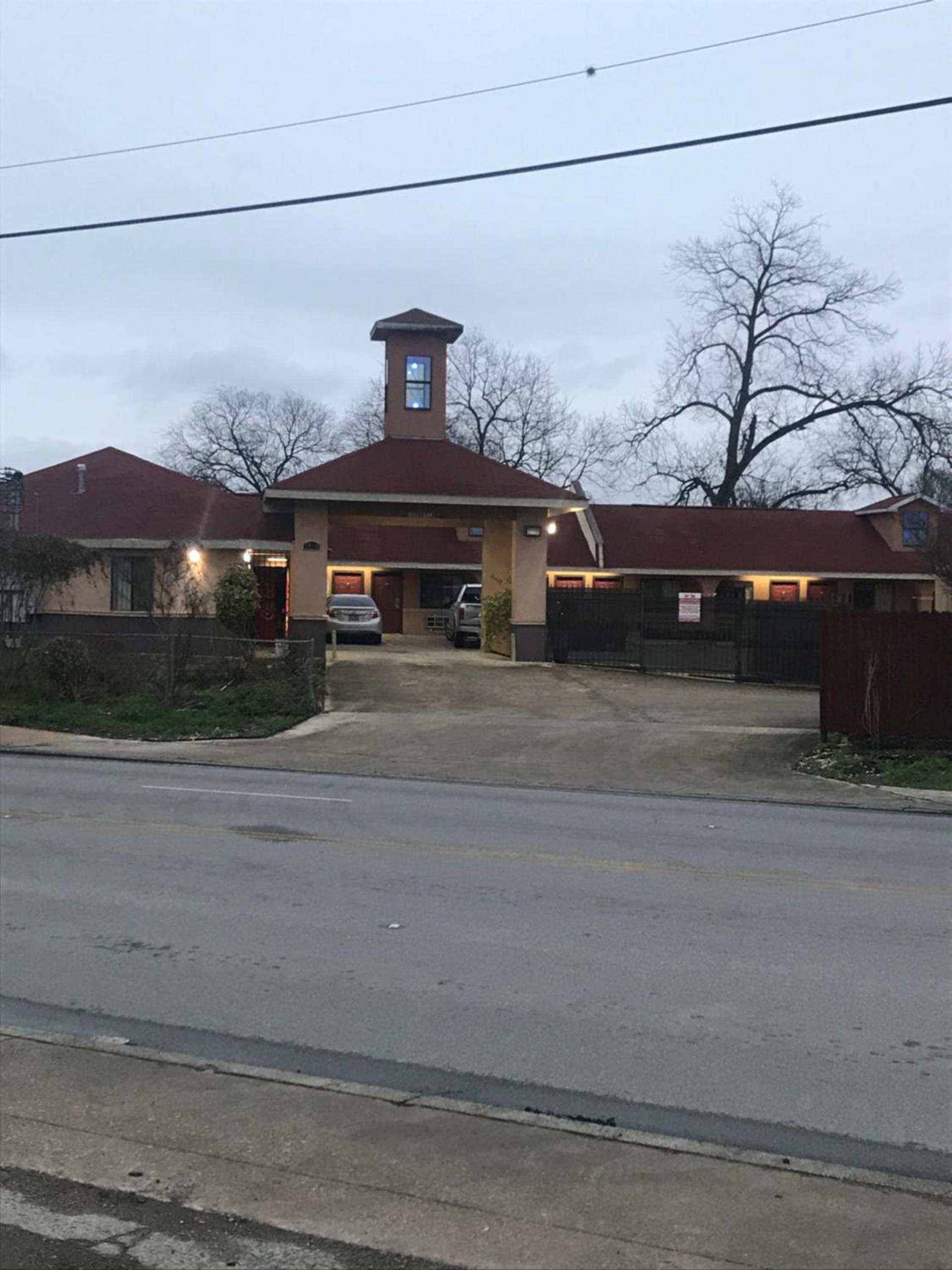 SouthTown S.A. Inn photo 5