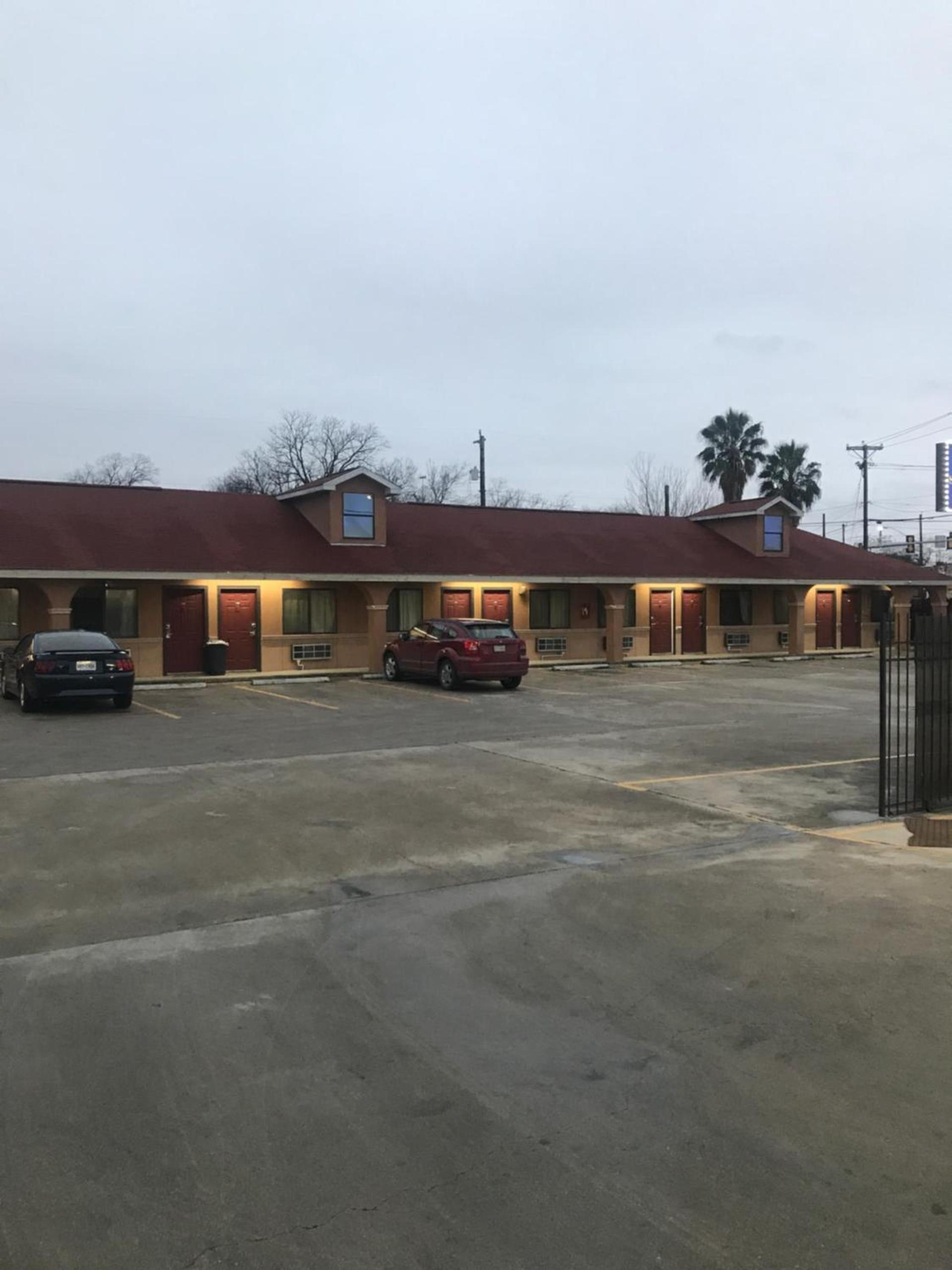 SouthTown S.A. Inn photo 2
