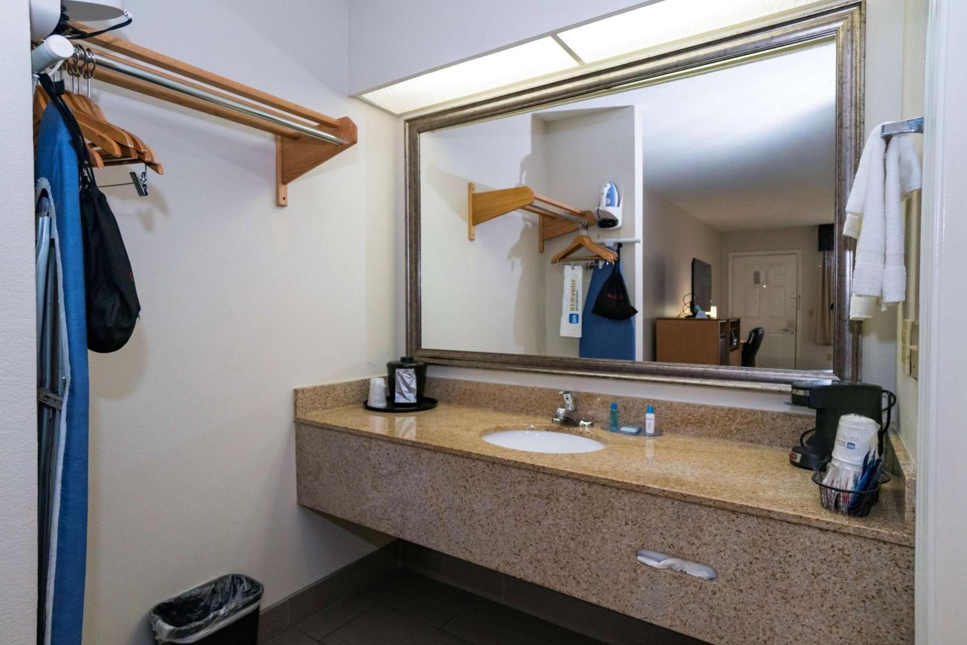 Best Western Airport Inn photo 15