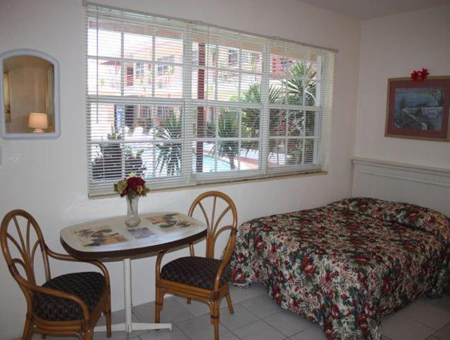 Beach and Town Motel photo 9