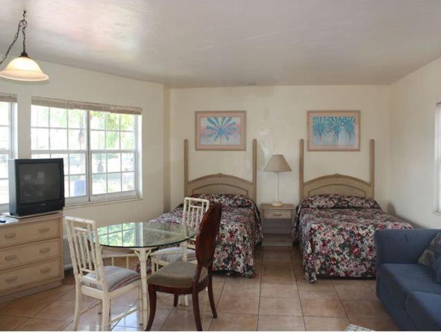 Beach and Town Motel photo 10