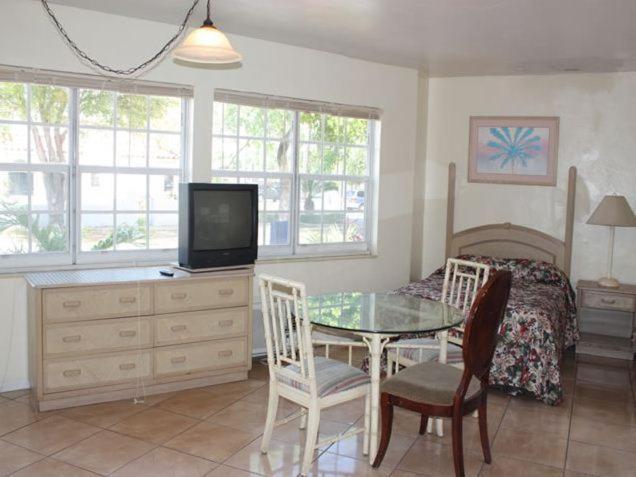 Beach and Town Motel photo 11
