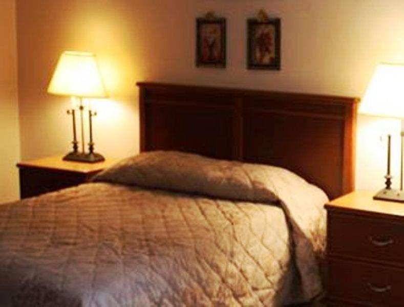 Beach and Town Motel photo 12