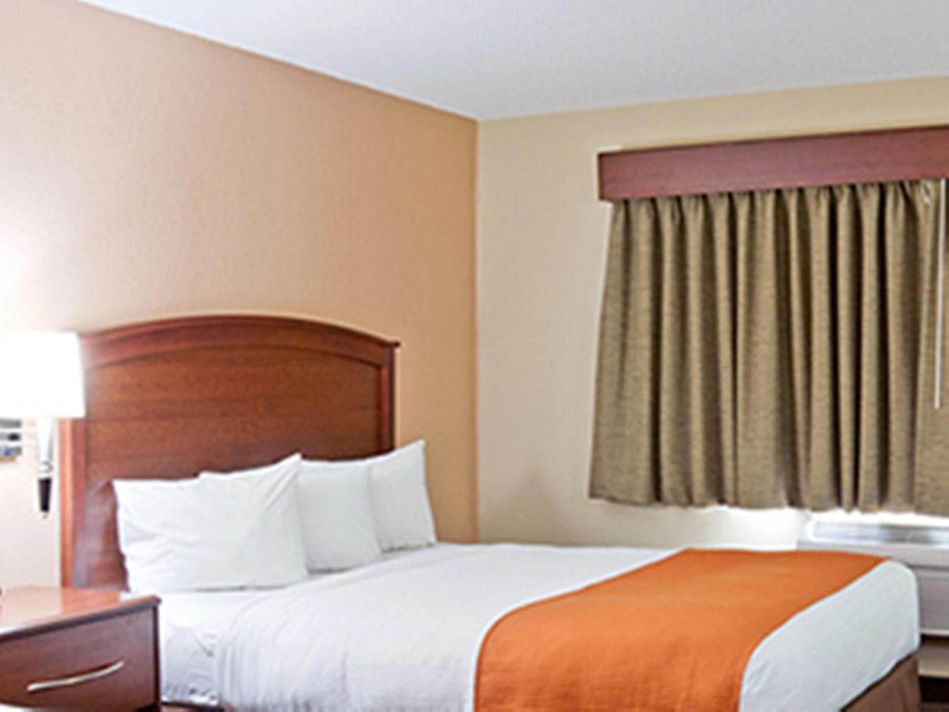AmericInn by Wyndham Fargo West Acres photo 50